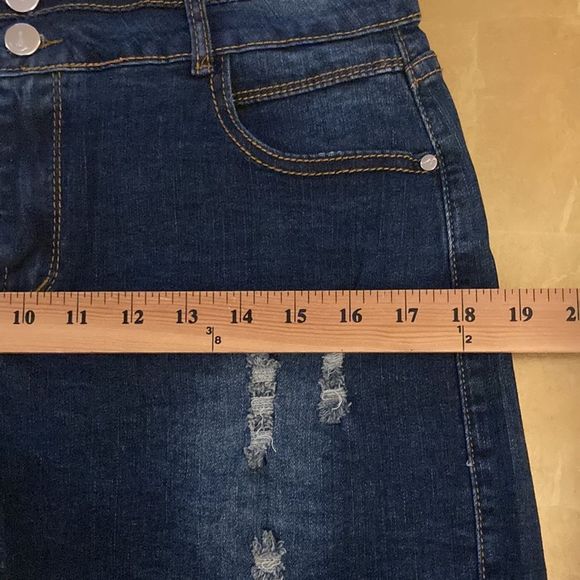 NWT Distressed Deep Blue Cutoff Denim Two Button High Waist Shorts - Picture 16 of 16